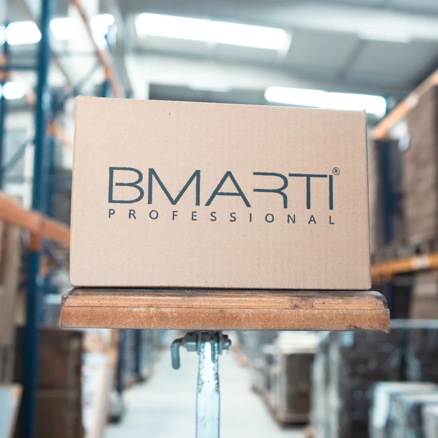 Caixa com a marca BMarti Professional